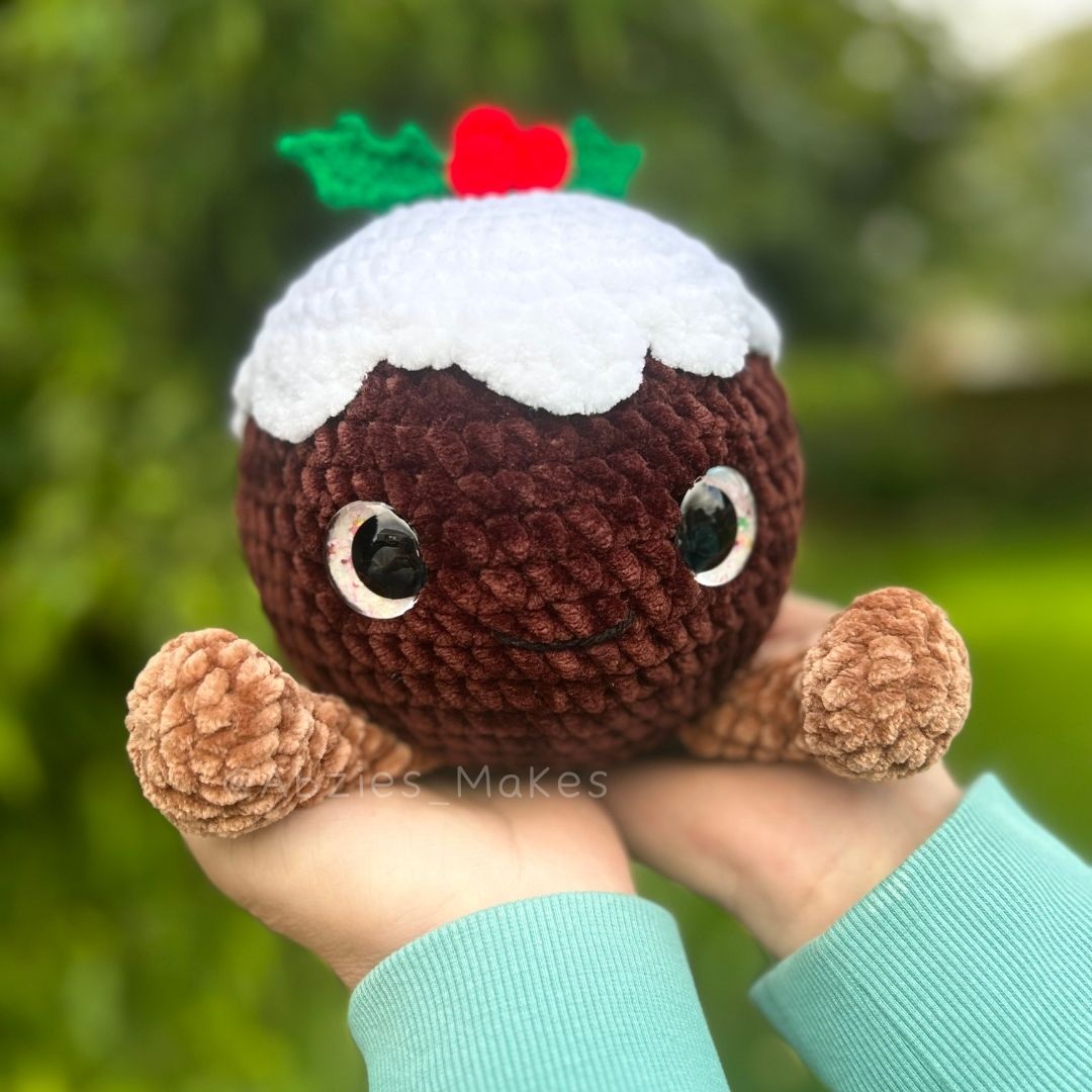 Crochet PATTERN: Holly the Christmas Pudding (English)